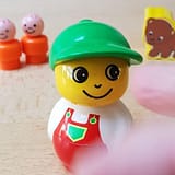 Met duplo-poppetjes kun je je familie-opstelling maken.