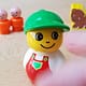 Met duplo-poppetjes kun je je familie-opstelling maken.
